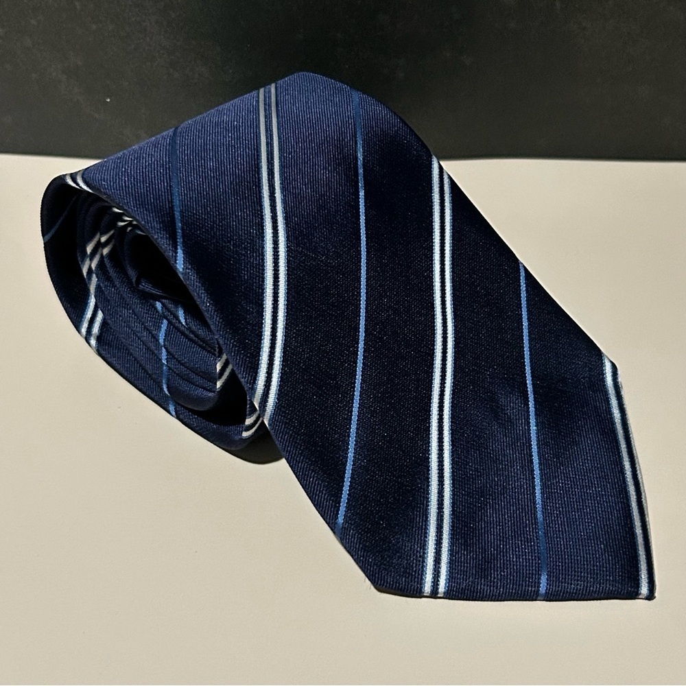 Banana Republic 100% Silk Dark Blue with Light Stripes 59” Men’s Tie
